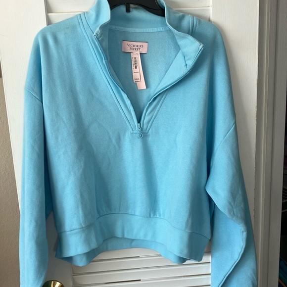 Victoria’s Secret crop sweater - Picture 1 of 9